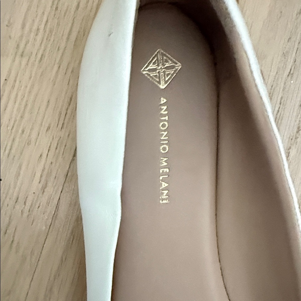 Antonio Melani Cream Leather Flats with Silver Chain - Picture 2 of 3